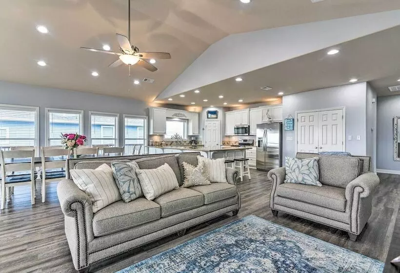 Steps To Shore: Crystal Beach Retreat W/ Deck!