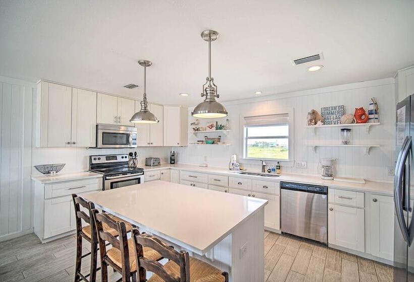 Sunny Gulf Shores Haven, 3 Mi To Fort Morgan!