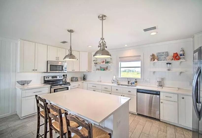 Sunny Gulf Shores Haven, 3 Mi To Fort Morgan!