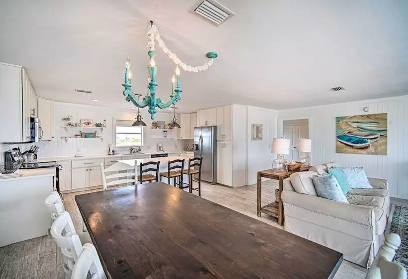 Sunny Gulf Shores Haven, 3 Mi To Fort Morgan!