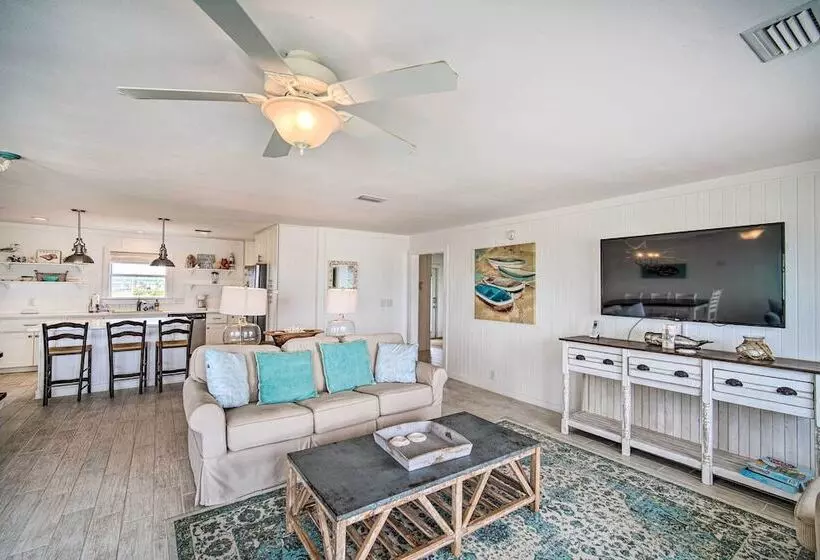 Sunny Gulf Shores Haven, 3 Mi To Fort Morgan!