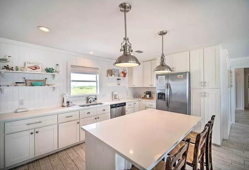 Sunny Gulf Shores Haven, 3 Mi To Fort Morgan!