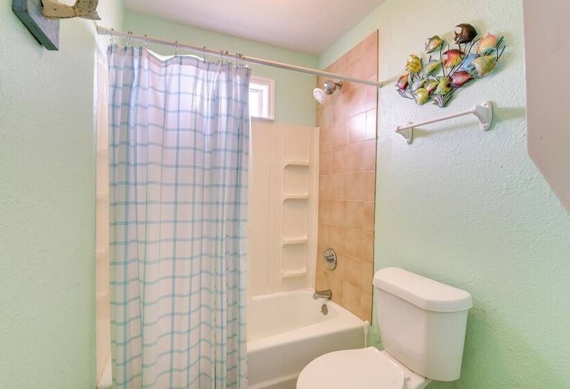 Walk To Gulf: Surfside Beach Home W/ Deck