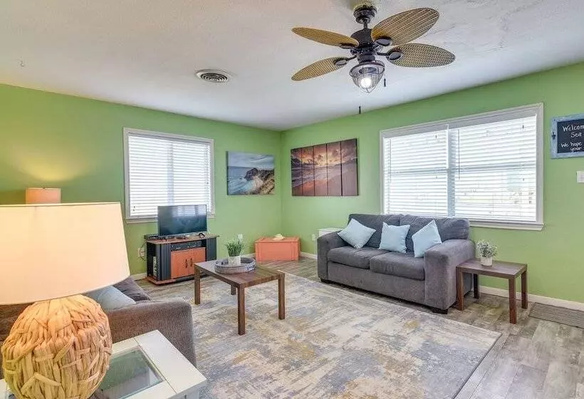 Walk To Gulf: Surfside Beach Home W/ Deck