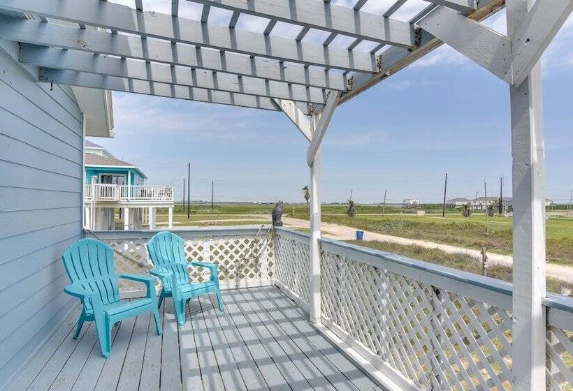 Walk To Gulf: Surfside Beach Home W/ Deck