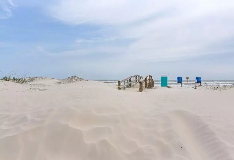 Walk To Gulf: Surfside Beach Home W/ Deck