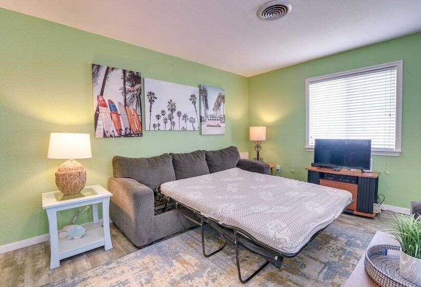 Walk To Gulf: Surfside Beach Home W/ Deck