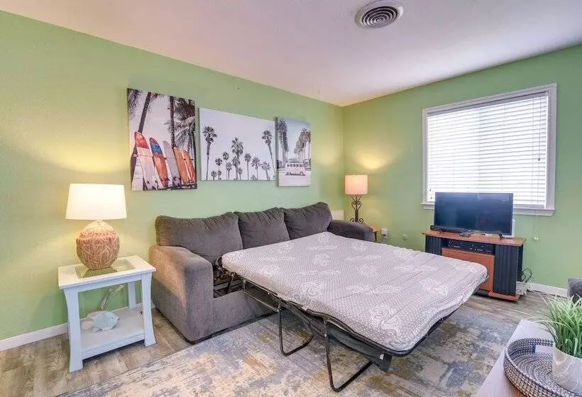 Walk To Gulf: Surfside Beach Home W/ Deck