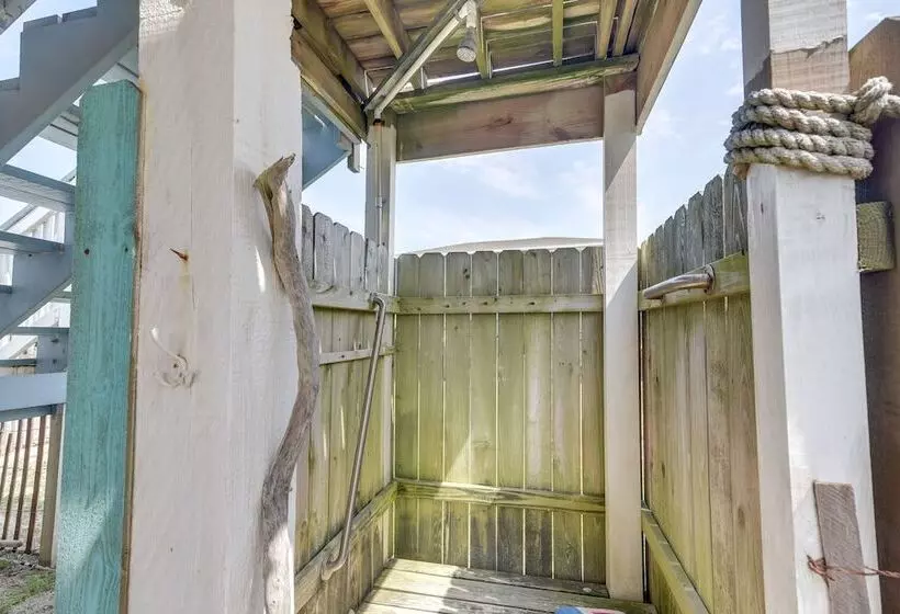 Walk To Gulf: Surfside Beach Home W/ Deck