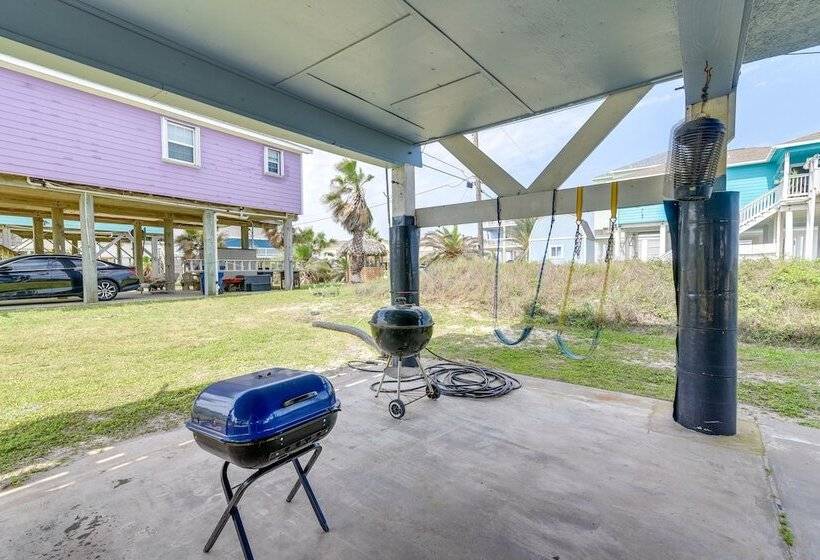 Walk To Gulf: Surfside Beach Home W/ Deck