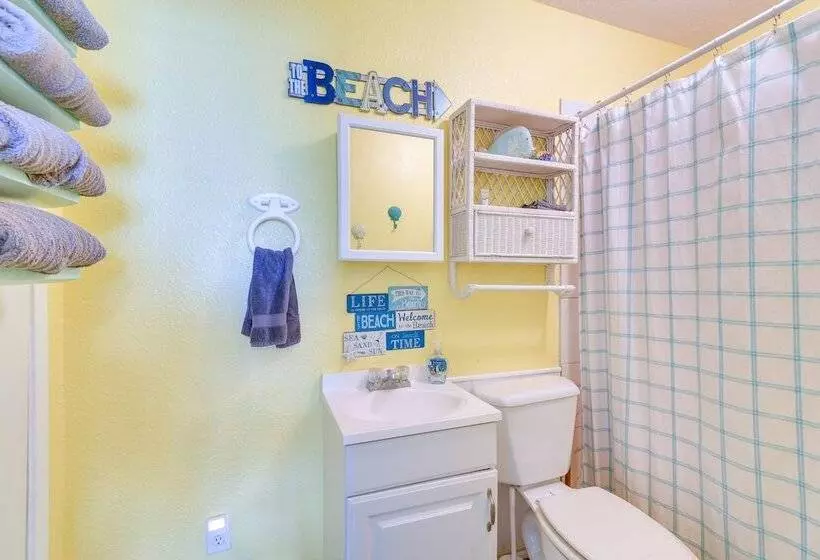 Walk To Gulf: Surfside Beach Home W/ Deck