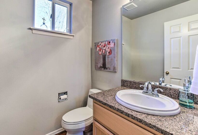 Tacoma Home W/ Garden + Pond ~ 3 Mi To Beach!