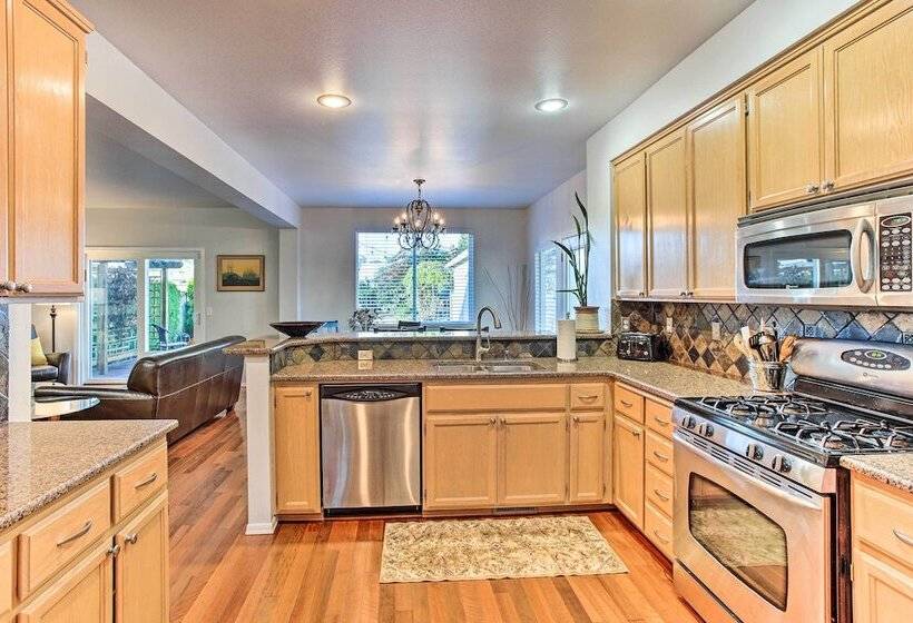 Tacoma Home W/ Garden + Pond ~ 3 Mi To Beach!