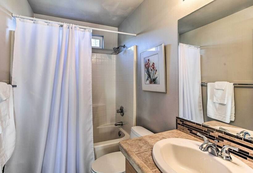 Tacoma Home W/ Garden + Pond ~ 3 Mi To Beach!