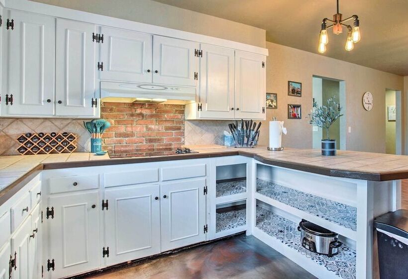 The Village Home W/ Pool, 12 Mi To Okc!