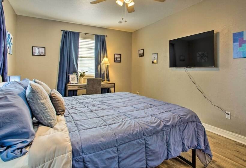 The Village Home W/ Pool, 12 Mi To Okc!