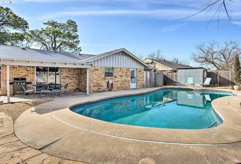 The Village Home W/ Pool, 12 Mi To Okc!