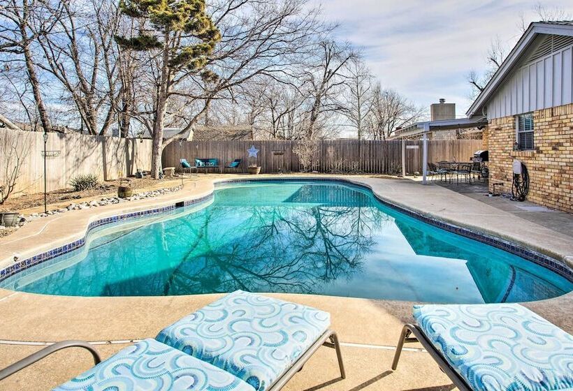 The Village Home W/ Pool, 12 Mi To Okc!