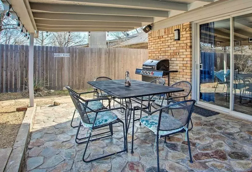 The Village Home W/ Pool, 12 Mi To Okc!