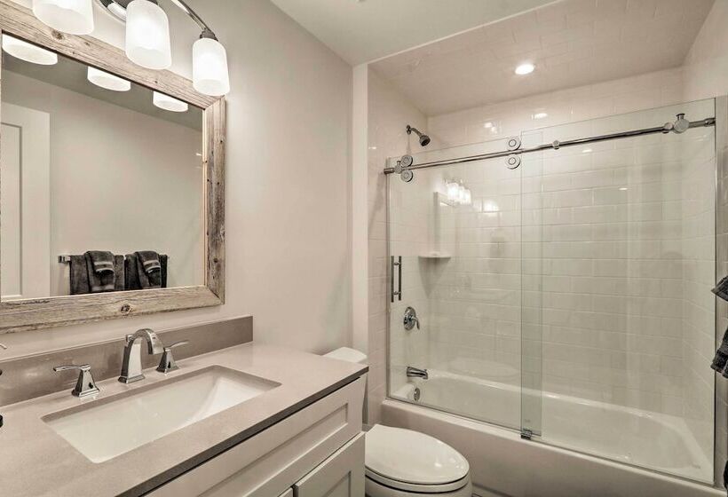 Updated Downtown Red Bank Home 5 Mi To Beach!