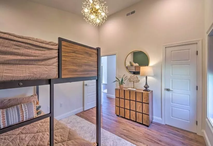 Upscale & Quiet Paducah Retreat On 15 Acres!