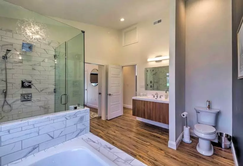 Upscale & Quiet Paducah Retreat On 15 Acres!