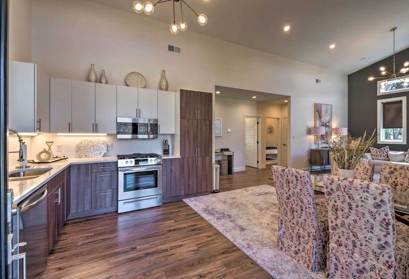 Upscale & Quiet Paducah Retreat On 15 Acres!