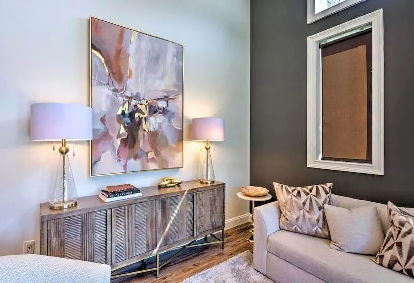 Upscale & Quiet Paducah Retreat On 15 Acres!