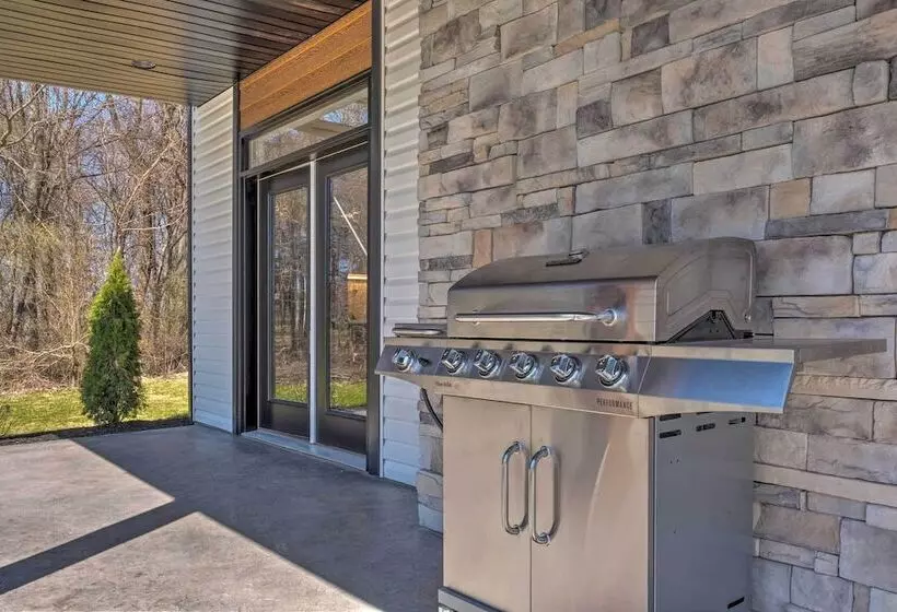 Upscale & Quiet Paducah Retreat On 15 Acres!