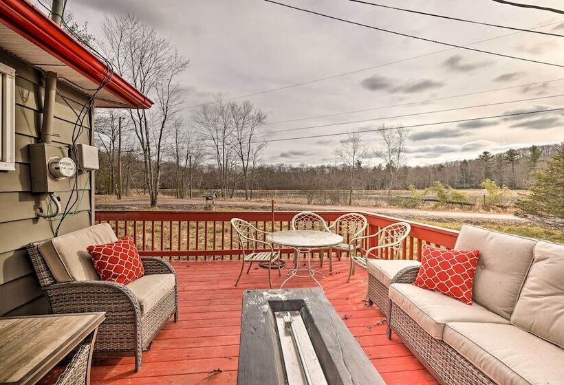 White Haven Lakeside Home W/ Kayaks & Fireplace!