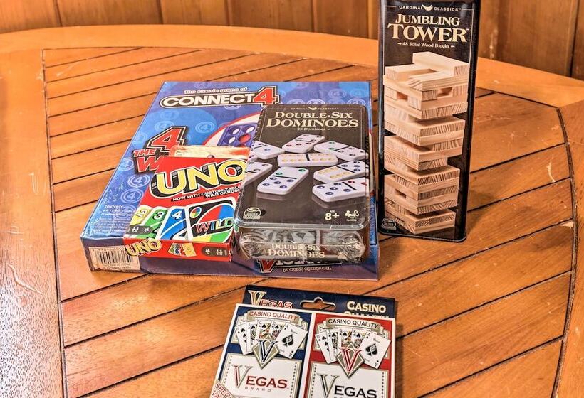 White Haven Lakeside Home W/ Kayaks & Fireplace!