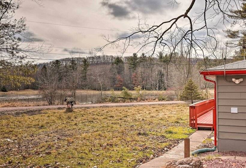 White Haven Lakeside Home W/ Kayaks & Fireplace!