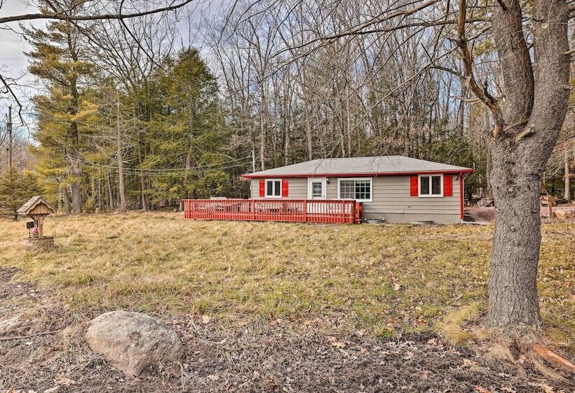 White Haven Lakeside Home W/ Kayaks & Fireplace!