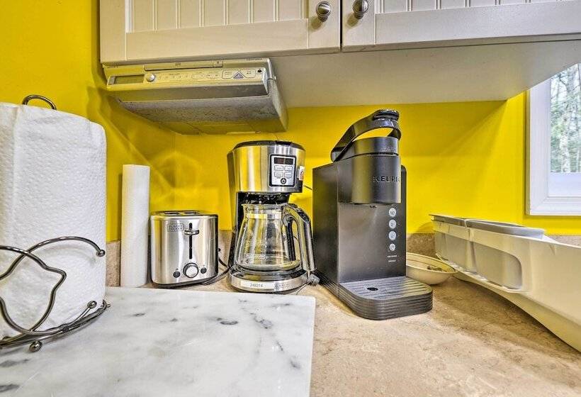 White Haven Lakeside Home W/ Kayaks & Fireplace!