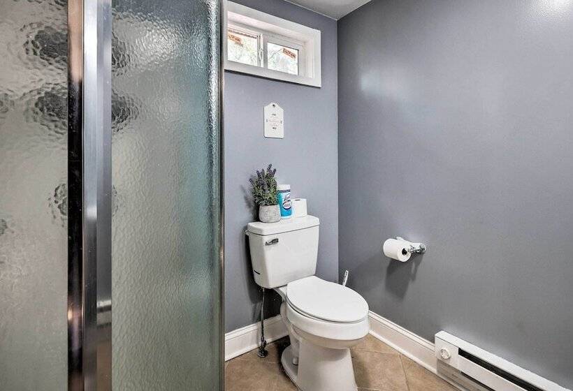 White Haven Lakeside Home W/ Kayaks & Fireplace!