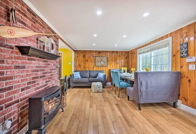 White Haven Lakeside Home W/ Kayaks & Fireplace!