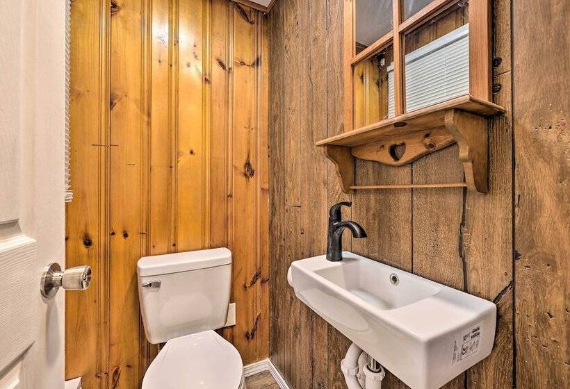 White Haven Lakeside Home W/ Kayaks & Fireplace!