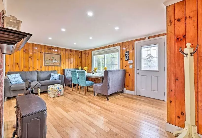 White Haven Lakeside Home W/ Kayaks & Fireplace!
