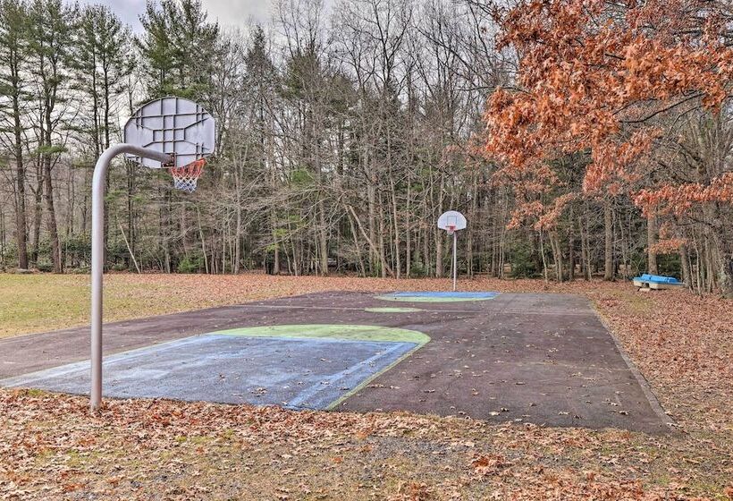 White Haven Lakeside Home W/ Kayaks & Fireplace!