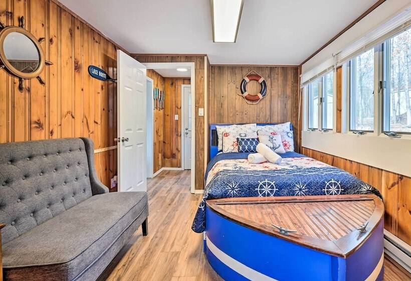 White Haven Lakeside Home W/ Kayaks & Fireplace!