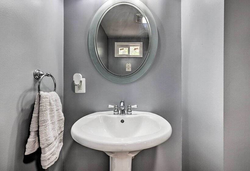 White Haven Lakeside Home W/ Kayaks & Fireplace!