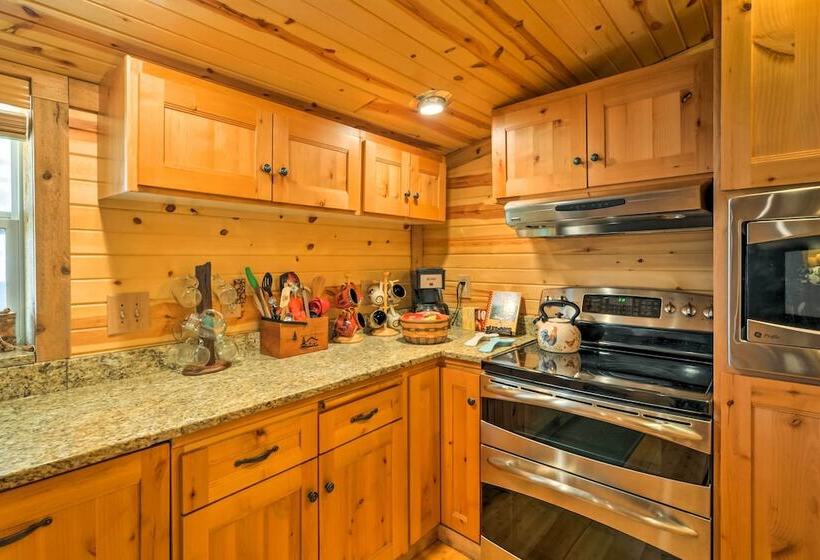 Bartlesville Cabin W/ Pool, Hot Tub & Trampoline!