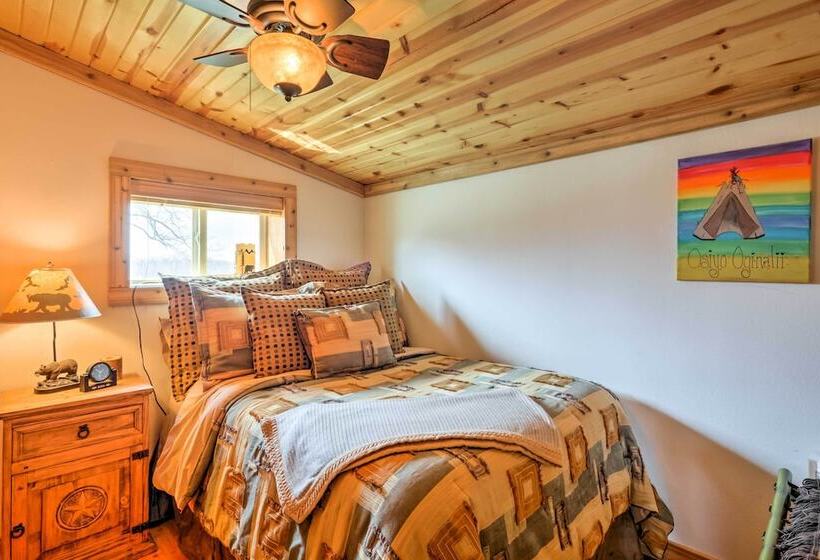 Bartlesville Cabin W/ Pool, Hot Tub & Trampoline!