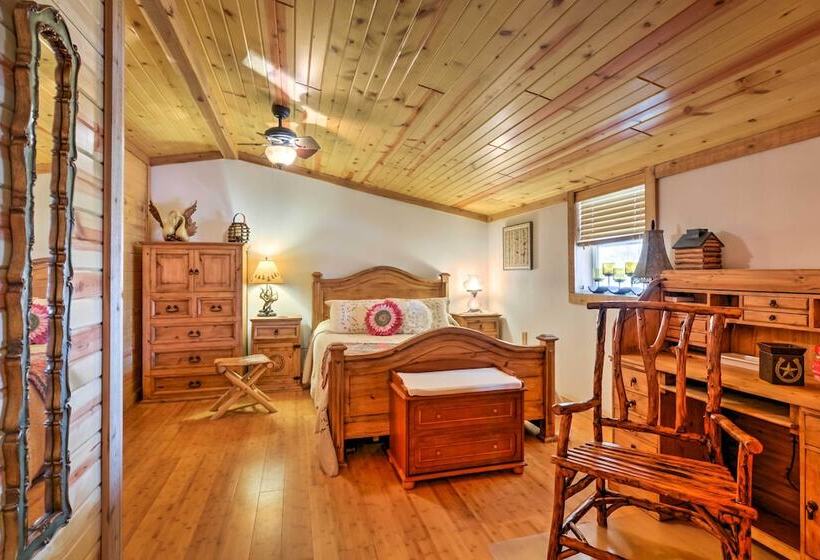 Bartlesville Cabin W/ Pool, Hot Tub & Trampoline!