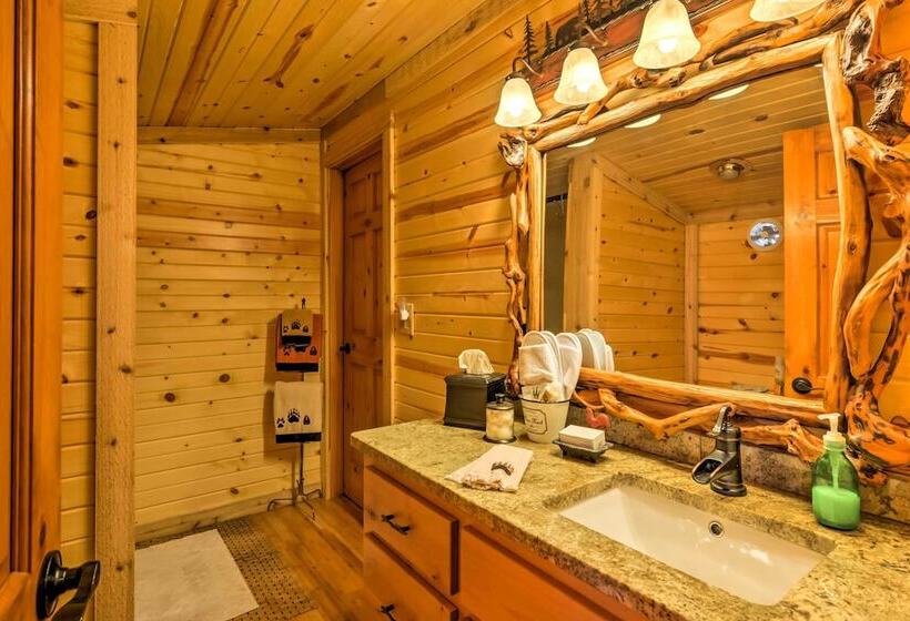 Bartlesville Cabin W/ Pool, Hot Tub & Trampoline!