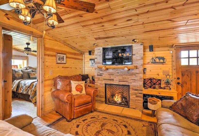 Bartlesville Cabin W/ Pool, Hot Tub & Trampoline!