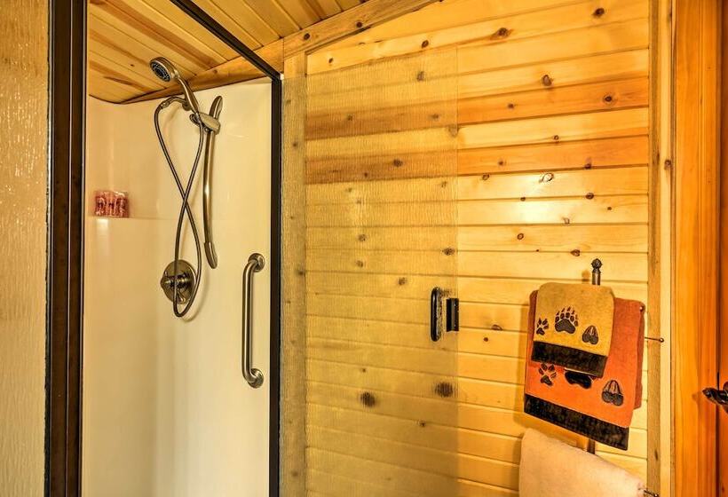 Bartlesville Cabin W/ Pool, Hot Tub & Trampoline!