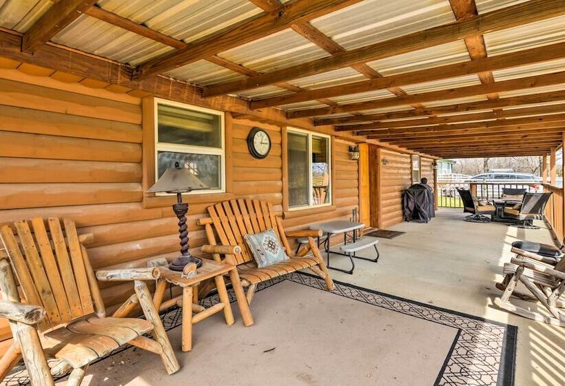 Bartlesville Cabin W/ Pool, Hot Tub & Trampoline!
