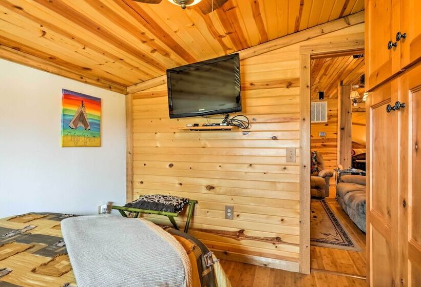 Bartlesville Cabin W/ Pool, Hot Tub & Trampoline!