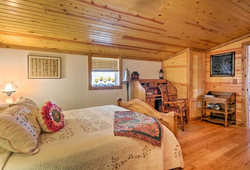 Bartlesville Cabin W/ Pool, Hot Tub & Trampoline!